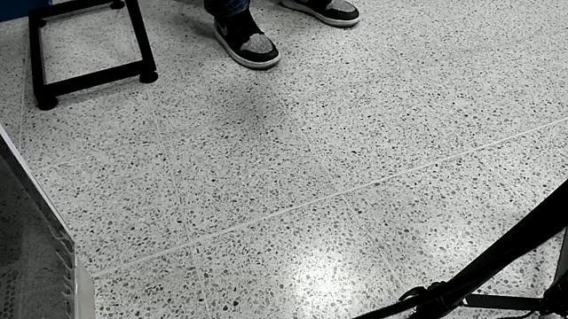 Snapshot of Ian1_ chatting on November 19, 2025, 11:32 am Ian1 online show from November 19, 2025, 11:32 am