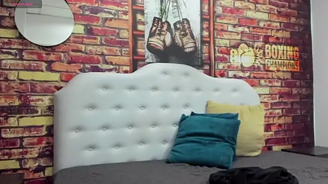 Snapshot of Ian1_ chatting on November 16, 2025, 12:43 pm Ian1 online show from November 16, 2025, 12:43 pm