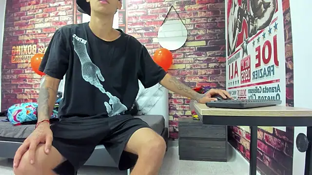 Snapshot of Ian1_ chatting on October 24, 2025, 11:09 am Ian1  online show from October 24, 2025, 11:09 am