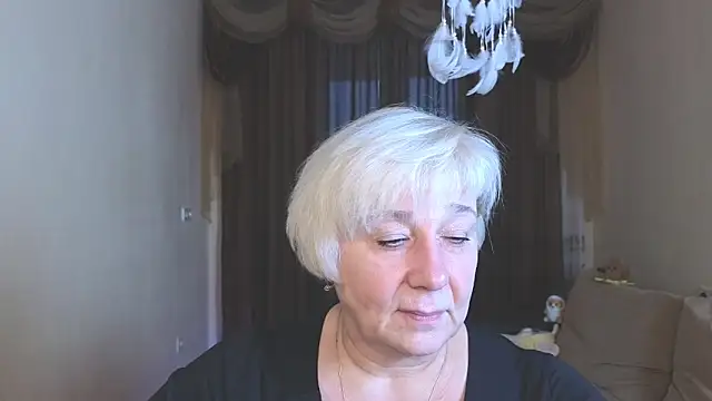 Snapshot of Milana_Milky chatting on November 10, 2025, 5:01 am Milana Milky online show from November 10, 2025, 5:01 am