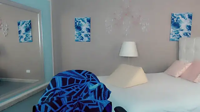 Snapshot of maddissonivanova chatting on February 7, 2026, 7:00 pm maddissonivanova online show from February 7, 2026, 7:00 pm