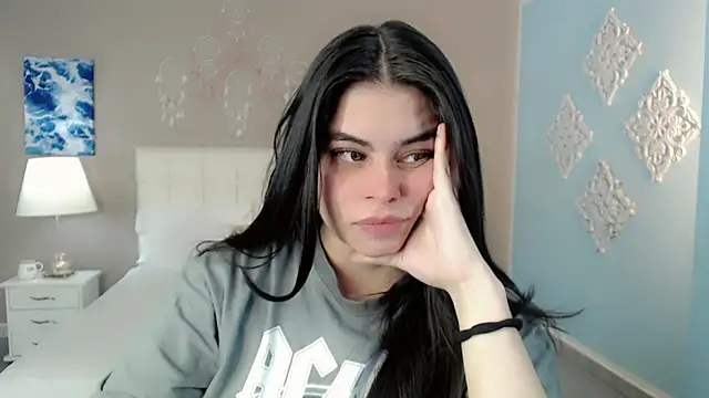 maddissonivanova online show from November 4, 2025, 7:06 pm