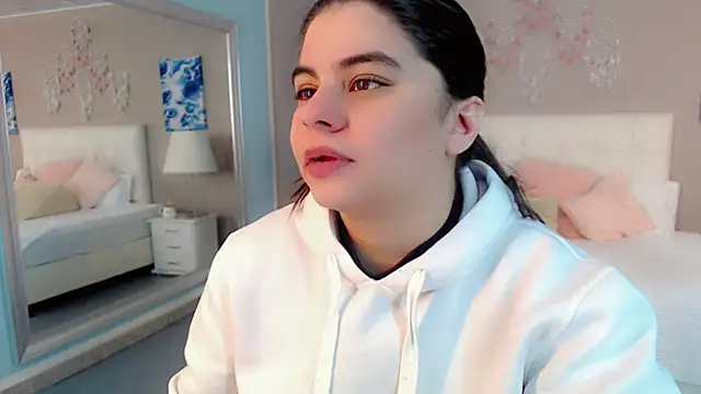 maddissonivanova online show from April 17, 2026, 7:17 pm