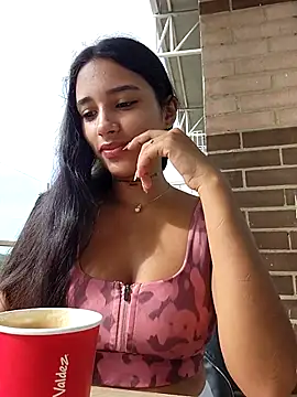 Lorena Mcfly online show from October 3, 2025, 1:23 pm