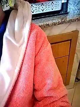 Snapshot of Miss-Lynda chatting on May 18, 2026, 1:05 pm Miss-Lynda online show from May 18, 2026, 1:05 pm