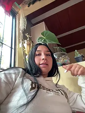 Snapshot of BELLAALEJA chatting on December 15, 2025, 7:31 pm BELLAALEJA online show from December 15, 2025, 7:31 pm