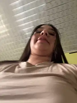 Snapshot of BELLAALEJA chatting on October 3, 2025, 8:21 pm BELLAALEJA online show from October 3, 2025, 8:21 pm