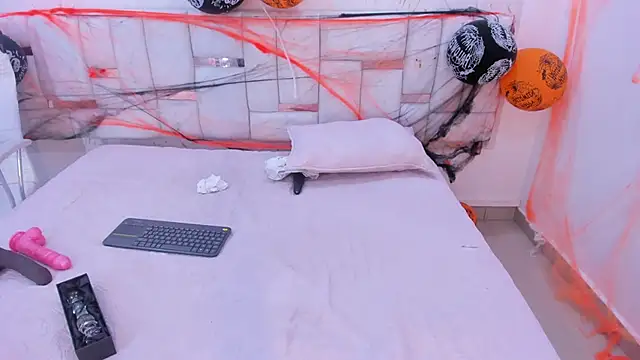 Snapshot of Amalia_Bigass chatting on October 20, 2025, 4:47 am Amalia Bigass online show from October 20, 2025, 4:47 am