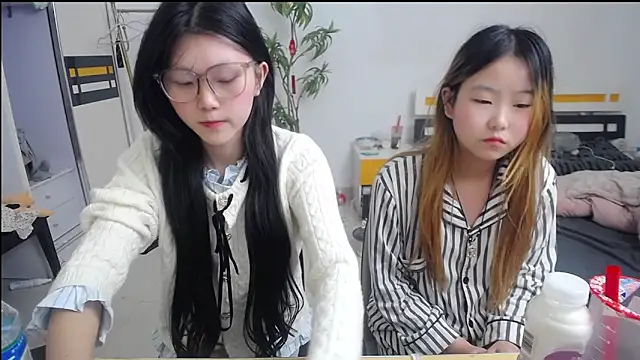 Snapshot of Babygirls523 chatting on November 7, 2025, 11:26 am Babygirls523 online show from November 7, 2025, 11:26 am