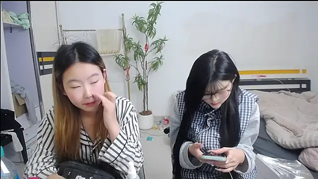 Snapshot of Babygirls523 chatting on November 3, 2025, 11:36 am Babygirls523 online show from November 3, 2025, 11:36 am