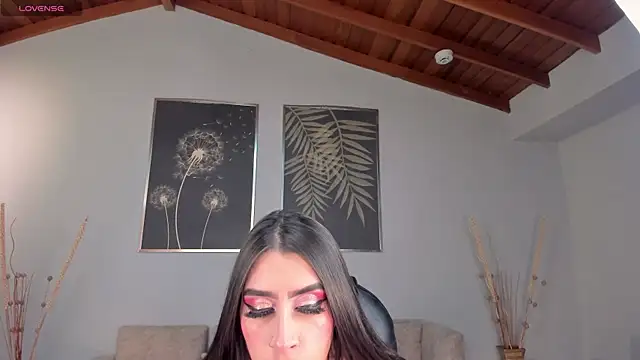 LeahLombardi  online show from September 20, 2025, 3:44 am