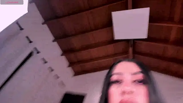 LeahLombardi  online show from September 24, 2025, 3:35 am