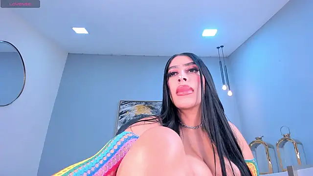 LeahLombardi  online show from October 16, 2025, 3:15 am