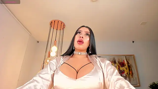 LeahLombardi  online show from April 16, 2026, 3:29 am