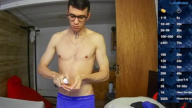 Snapshot of angelicious_ chatting on October 6, 2025, 12:17 pm angelicious online show from October 6, 2025, 12:17 pm