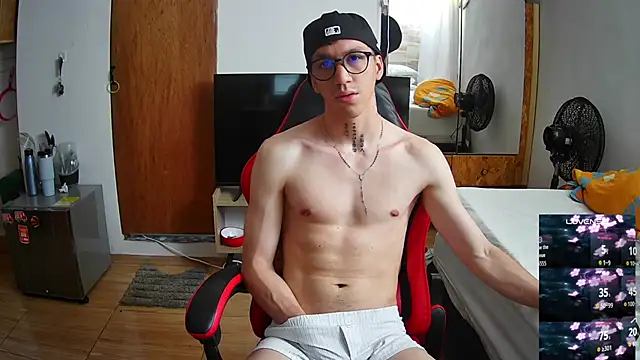 Snapshot of angelicious_ chatting on November 22, 2025, 1:43 pm angelicious online show from November 22, 2025, 1:43 pm