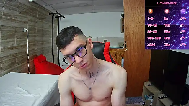 Snapshot of angelicious_ chatting on October 31, 2025, 12:35 pm angelicious online show from October 31, 2025, 12:35 pm