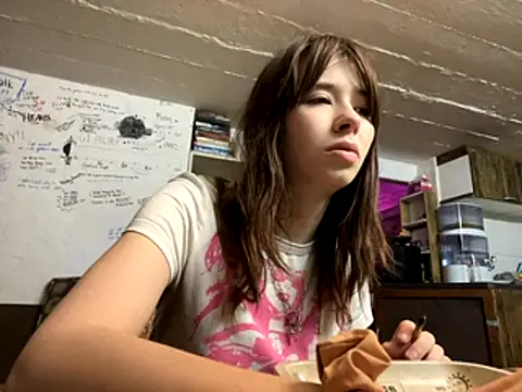 Snapshot of the_holy_t chatting on November 17, 2025, 6:23 pm the holy t online show from November 17, 2025, 6:23 pm