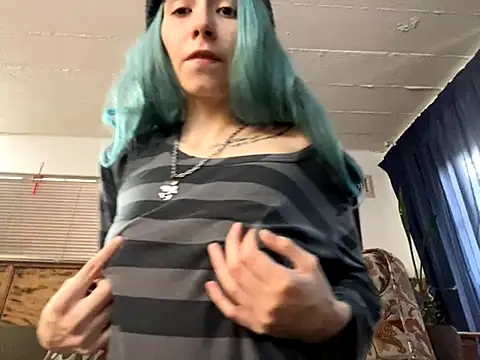 Snapshot of the_holy_t chatting on September 21, 2025, 2:22 pm the holy t online show from September 21, 2025, 2:22 pm