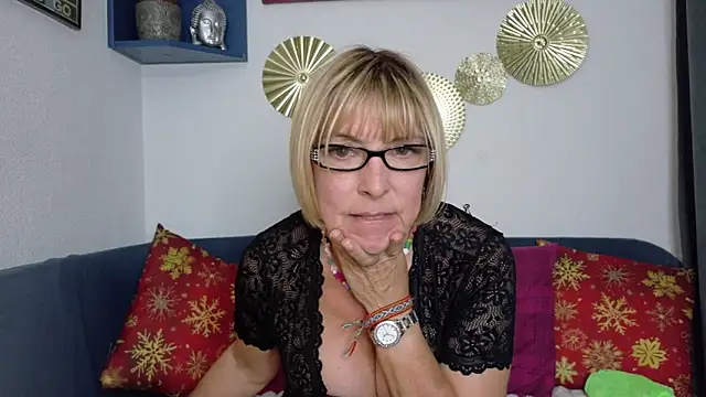 ClassyNAWTYBritMILF online show from April 1, 2026, 10:39 pm