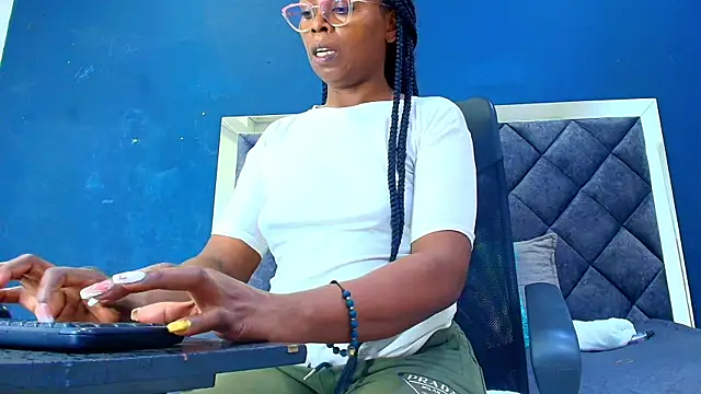 Snapshot of ebony__jheim chatting on October 21, 2025, 11:53 am ebony jheim online show from October 21, 2025, 11:53 am