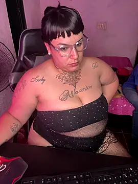 valen1891 online show from December 16, 2025, 3:33 am