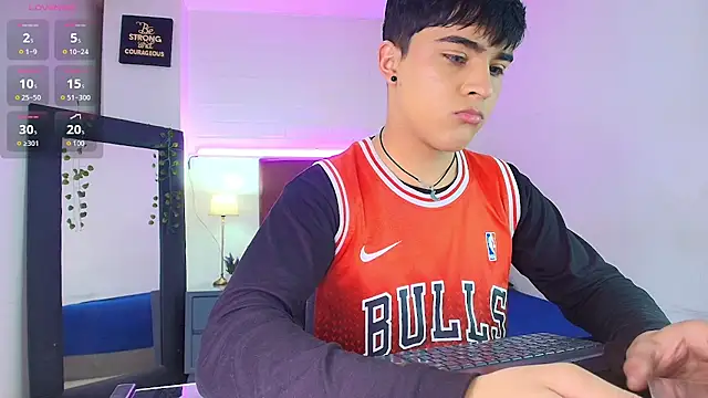 Snapshot of Lucass_love chatting on September 25, 2025, 1:17 pm Lucass love online show from September 25, 2025, 1:17 pm