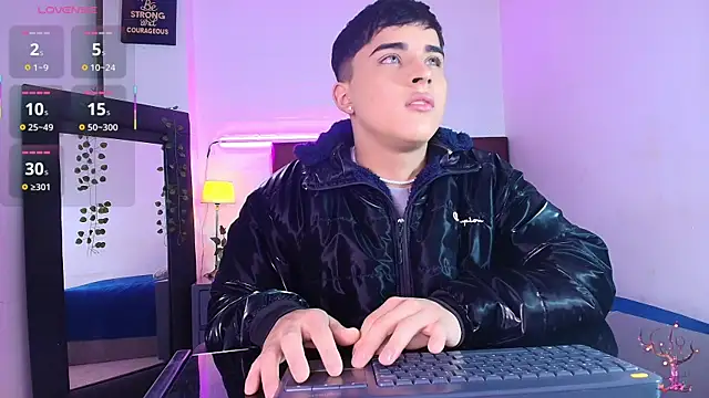 Snapshot of Lucass_love chatting on October 28, 2025, 4:50 pm Lucass love online show from October 28, 2025, 4:50 pm