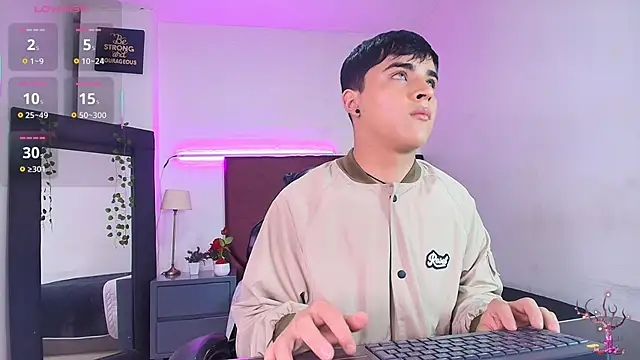 Snapshot of Lucass_love chatting on October 20, 2025, 4:51 pm Lucass love online show from October 20, 2025, 4:51 pm