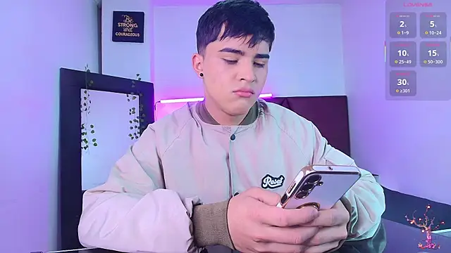 Snapshot of Lucass_love chatting on October 8, 2025, 1:23 pm Lucass love online show from October 8, 2025, 1:23 pm