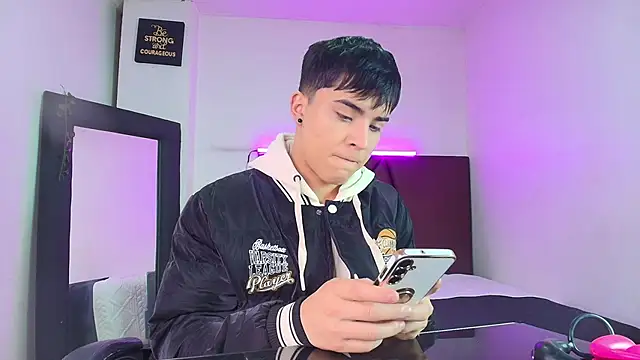 Snapshot of Lucass_love chatting on October 11, 2025, 1:12 pm Lucass love online show from October 11, 2025, 1:12 pm