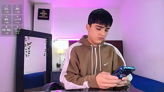 Snapshot of Lucass_love chatting on September 23, 2025, 1:18 pm Lucass love online show from September 23, 2025, 1:18 pm