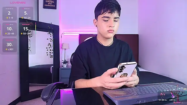 Snapshot of Lucass_love chatting on October 18, 2025, 4:53 pm Lucass love online show from October 18, 2025, 4:53 pm