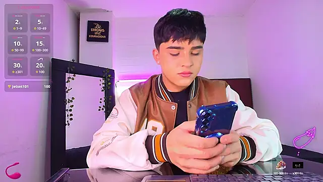 Snapshot of Lucass_love chatting on September 11, 2025, 1:33 pm Lucass love online show from September 11, 2025, 1:33 pm