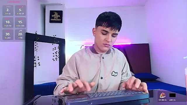 Snapshot of Lucass_love chatting on October 2, 2025, 1:25 pm Lucass love online show from October 2, 2025, 1:25 pm