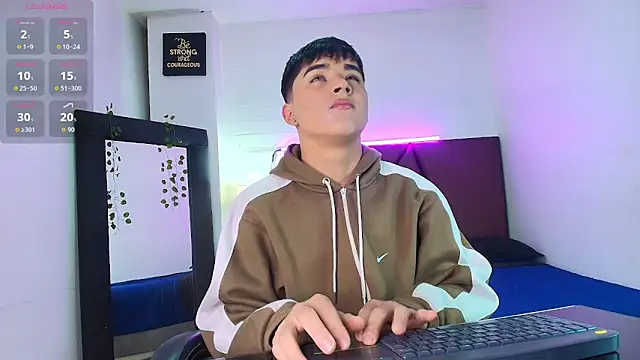 Snapshot of Lucass_love chatting on October 4, 2025, 6:09 pm Lucass love online show from October 4, 2025, 6:09 pm