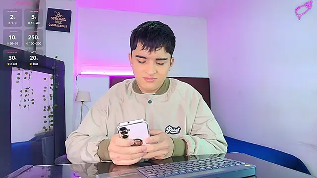 Snapshot of Lucass_love chatting on November 9, 2025, 1:04 pm Lucass love online show from November 9, 2025, 1:04 pm