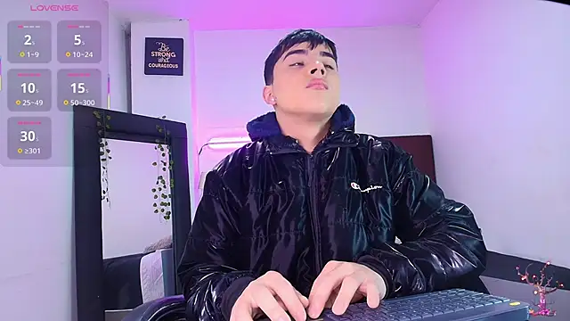 Snapshot of Lucass_love chatting on October 15, 2025, 1:19 pm Lucass love online show from October 15, 2025, 1:19 pm