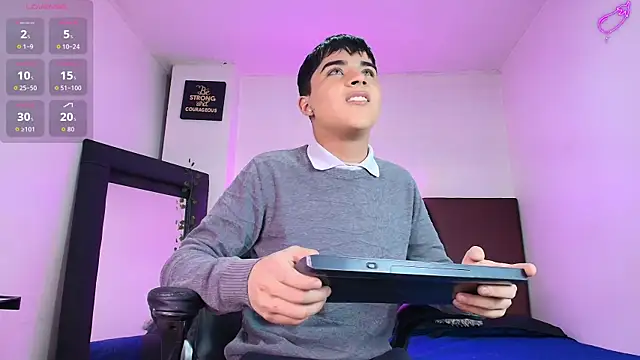 Snapshot of Lucass_love chatting on November 12, 2025, 4:22 pm Lucass love online show from November 12, 2025, 4:22 pm