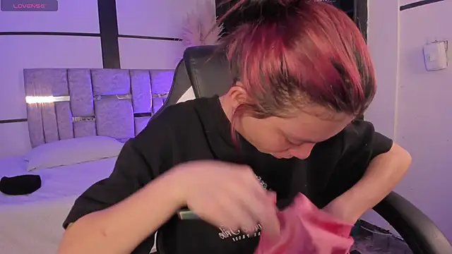 Snapshot of CleoWhite chatting on January 11, 2026, 9:22 pm CleoWhite online show from January 11, 2026, 9:22 pm