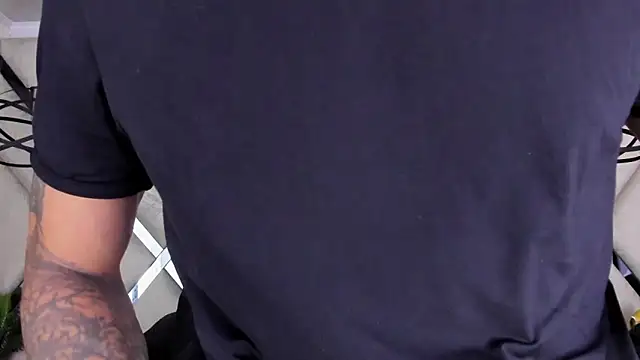 VinzenzRizzo online show from November 9, 2025, 5:00 am