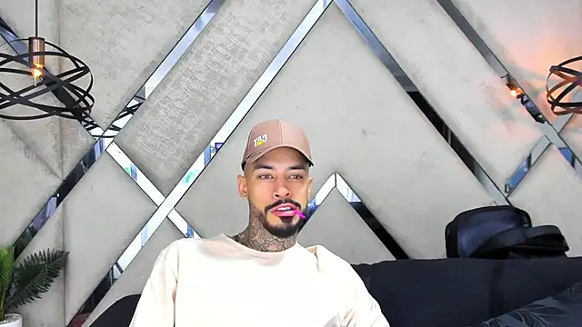 VinzenzRizzo online show from October 22, 2025, 4:23 am