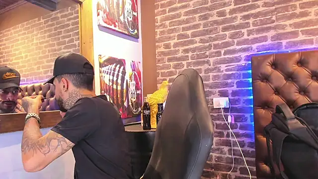 VinzenzRizzo online show from October 20, 2025, 5:42 am