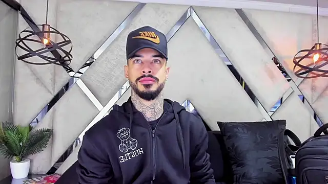 VinzenzRizzo online show from November 6, 2025, 4:27 am