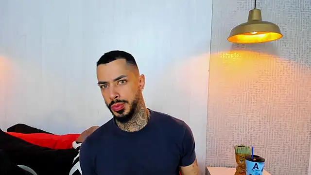 Snapshot of VinzenzRizzo chatting on February 12, 2026, 4:34 am VinzenzRizzo online show from February 12, 2026, 4:34 am