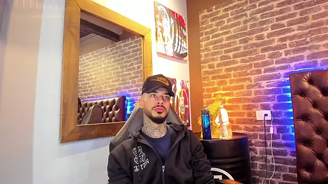 VinzenzRizzo online show from November 15, 2025, 4:49 am