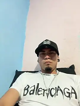 Ricardo2334 online show from February 26, 2026, 4:01 am