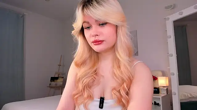 Snapshot of ShyEmma_ chatting on May 15, 2026, 1:03 am ShyEmma online show from May 15, 2026, 1:03 am