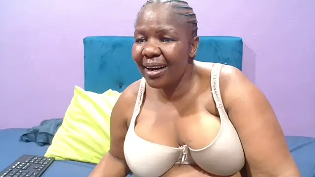 NaughtyChubbyZoe online show from September 26, 2025, 12:23 pm