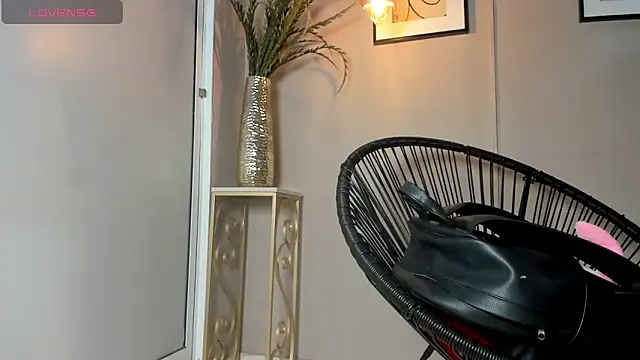 dulce fiore07 online show from November 5, 2025, 12:41 pm